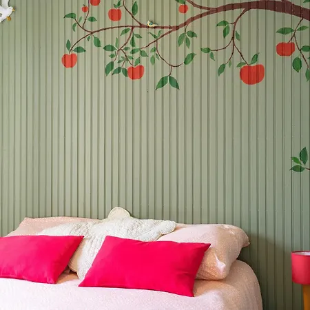 Le Pommier - D'hotes Bed and Breakfast Ρουαγιάν