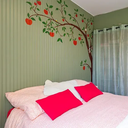 Le Pommier - D'hotes Bed and Breakfast 3*
