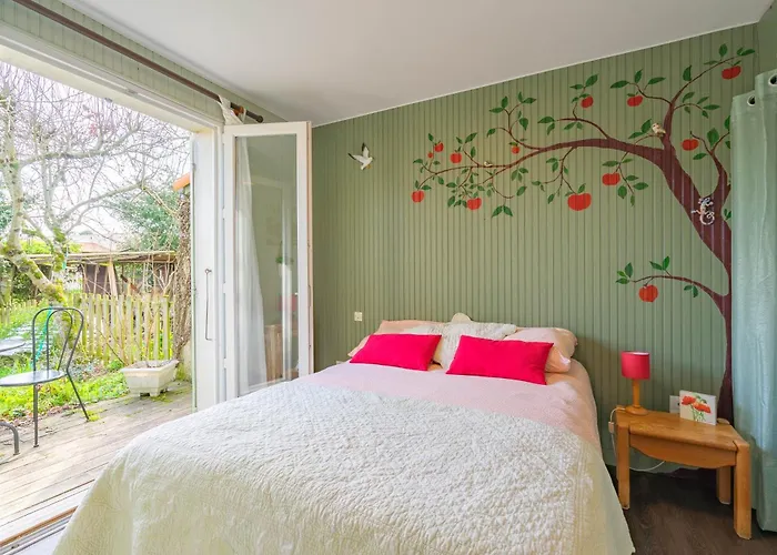 Le Pommier - D'hotes Bed & Breakfast 3*